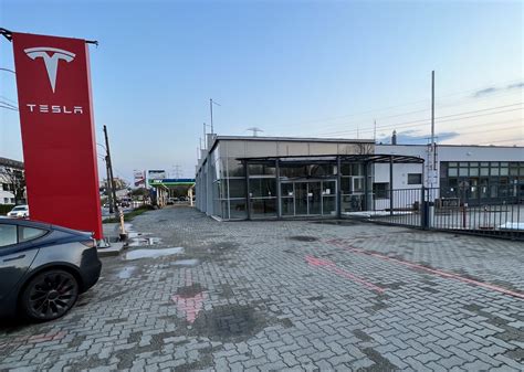 tesla váci út|Tesla Showroom and Service Center in Budapest,。